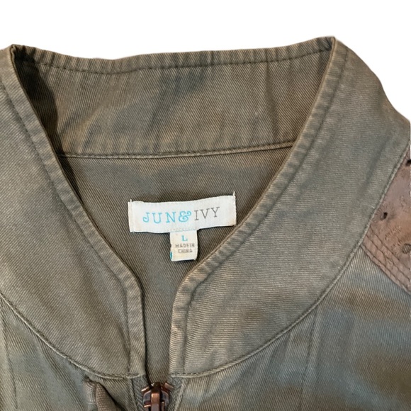 Francesca’s Jun & Ivy green and khaki/brown utility jacket SZ L - Picture 3 of 3